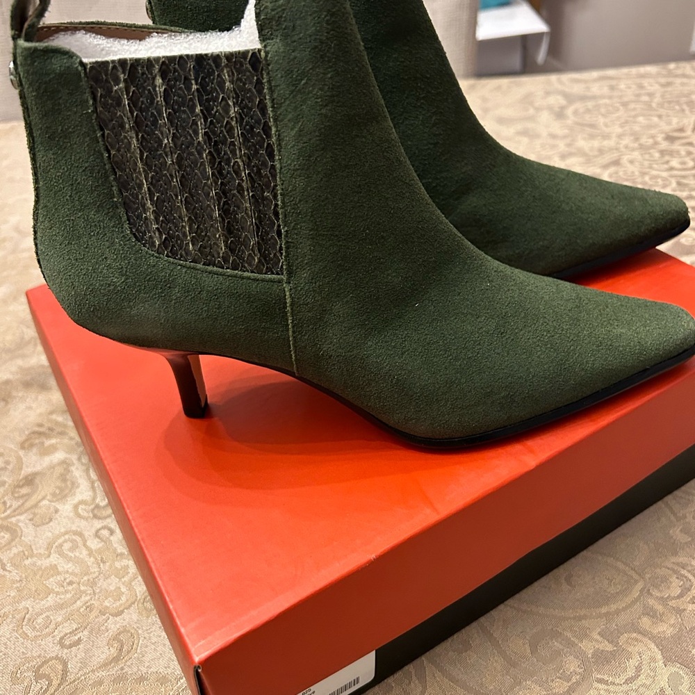 Donald Pliner Olive green boots. Size 8. NWT in box